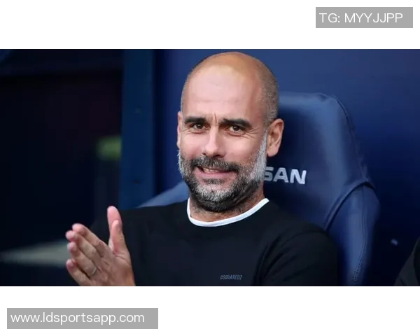 瓜帅赛后与主裁亲切交流竖起大拇指表达赞赏与尊重 瓜帅赛后与主裁亲切交流竖起大拇指表达赞赏与尊重